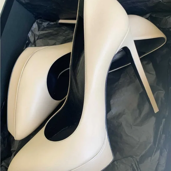 Yves Saint Laurent Heels Janis Pump - Picture 5 of 5